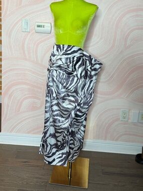 Plus-size Zebra skirt